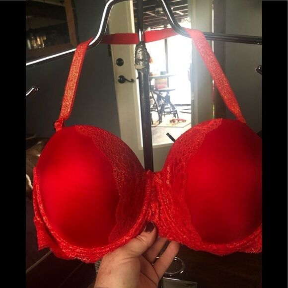 💥💥Victoria secrets Rare dream angels line multiwhere use red with gold sparkle - Picture 1 of 6